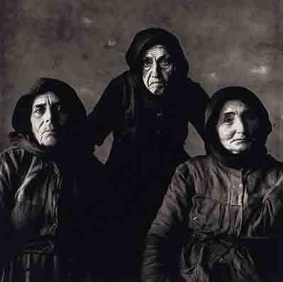 Penn Irving - trois femmes en noir copie.jpg