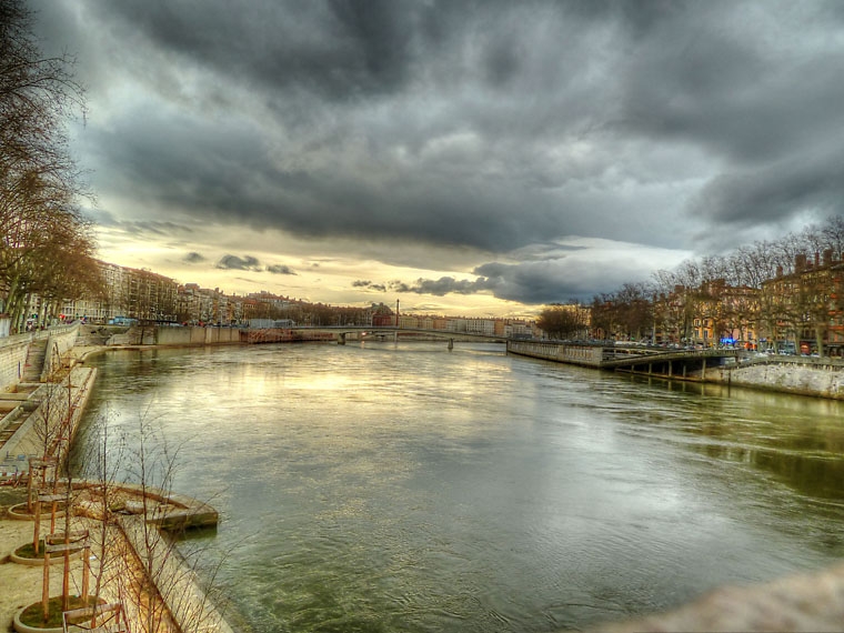 La Saône sous Fourvière_P1040272_3_4_5_6_tonemapped.jpg